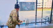 В Кирово-Чепецке начали мыть остановочные павильоны