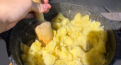 Посолите воду в этот момент — и пюре станет вкуснее в 100 раз: простой секрет, о котором многие не знают