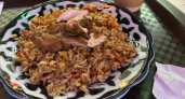 Что класть в плов первым — мясо или лук: шеф-повара наконец объяснили, как правильно