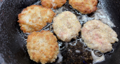 Не спешите выливать масло после жарки: 3 признака покажут, можно ли дать ему второй шанс