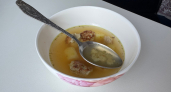 Куриный суп больше не получается «как вода»: обжариваю 2 продукта — бульон становится золотистым и насыщенным