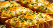 Готовлю хлебушек в "шубке" на завтрак, обед и ужин: вкуснее любых бутербродов и без возни с тестом