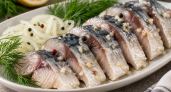 Малосольную скумбрию готовлю только так: вкуснее рыбки не ела — нежная закуска без маринада и рассола