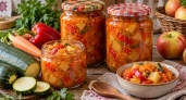Переросшие кабачки режу без сожаления: немного яблок и перца — и получается совсем не «дачная» закуска