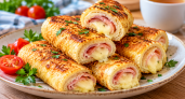 Не бутерброды и не омлет: раскатываю хлеб скалкой и получаю вкуснейший завтрак за 15 минут