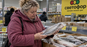 Почему красная рыба в «Светофоре» дешевле, чем в других магазинах: теперь перед покупкой всегда смотрю на эти вещи