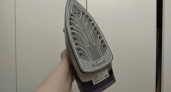 Не уксус и не сода: 1 копеечный продукт с кухни помогает убрать гарь с утюга за несколько минут