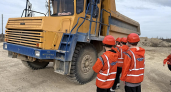 Кировские школьники увидели, как взрывают залежи известняка и рождается щебень