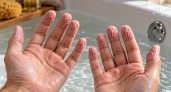 Почему пальцы морщатся в воде: учёные раскрыли неожиданную причину — дело вовсе не в набухании кожи