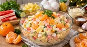 Крабовый салат приготовила по-новому: заменила кукурузу на это — и гости подумали, что блюдо от шеф-повара