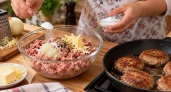 Всего 1 чайная ложка в фарш — и котлеты получаются нежными и сочными: простой секрет румяной корочки