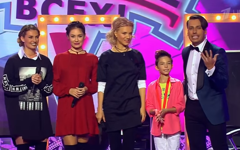 10-летний школьник из Кирова сделал прически участницам группы "Фабрика"