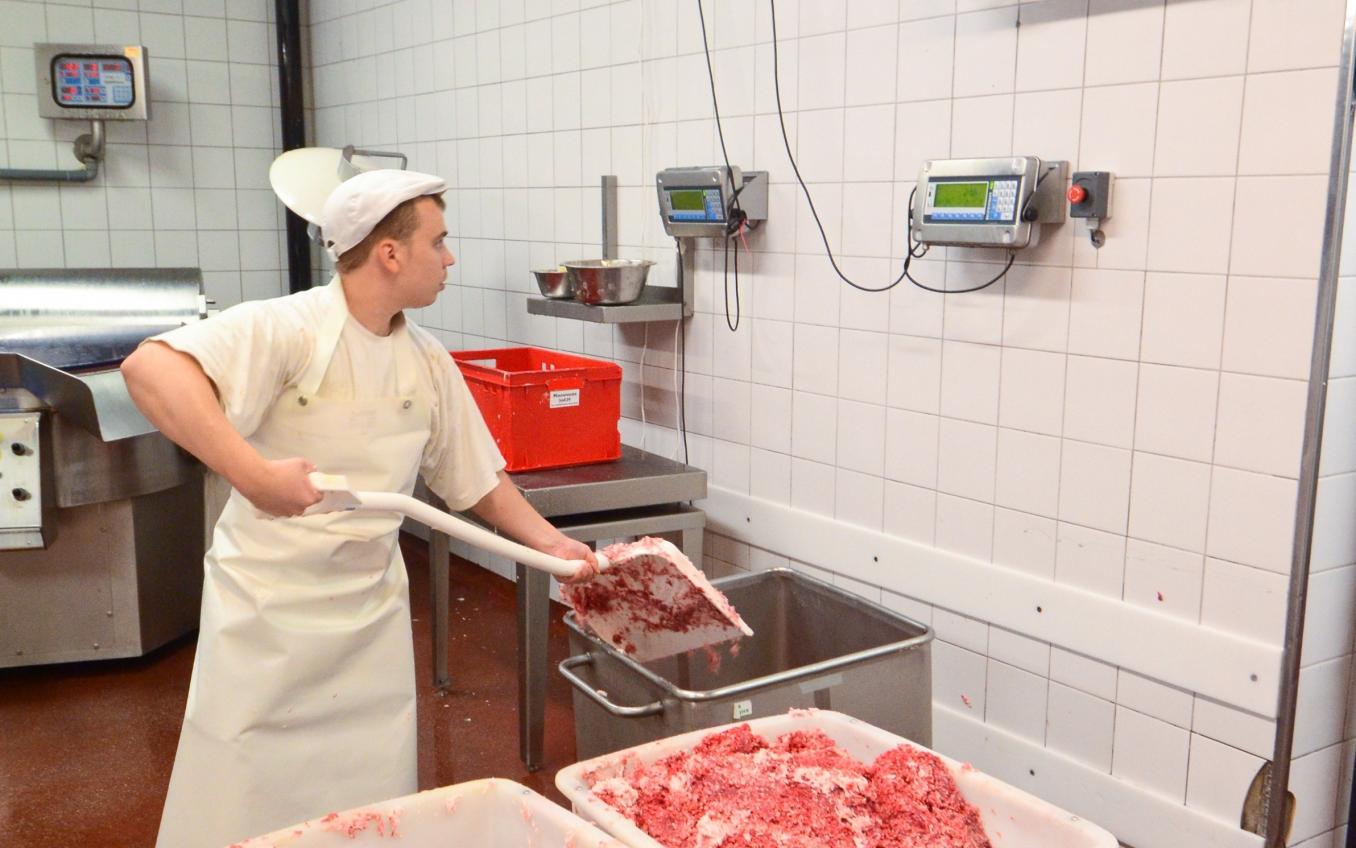 В детском саду Кировской области обнаружили 50 килограммов опасного мяса