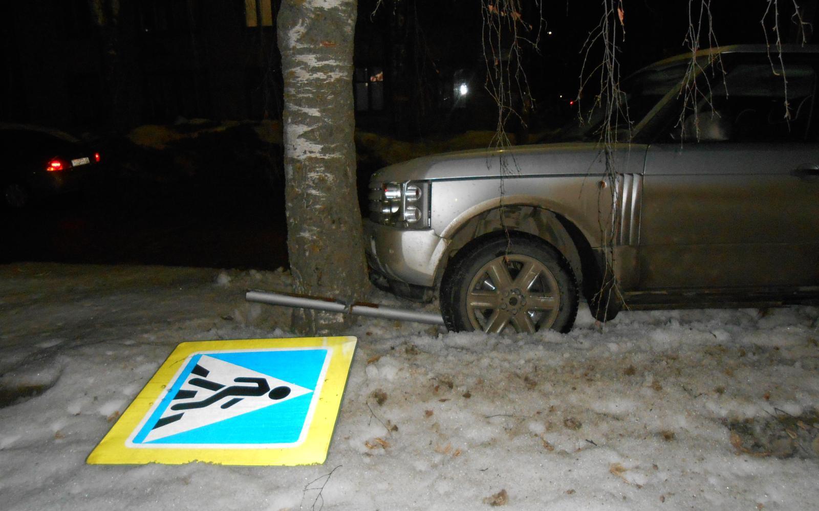 В Чепецке «девятка» столкнулась с Land Rover