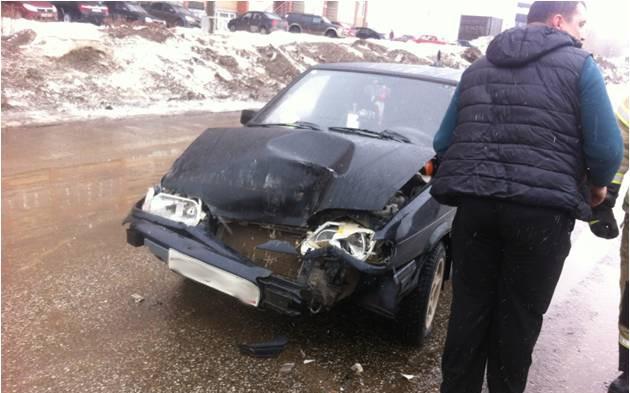 В центре Чепецка ВАЗ врезался в автобус