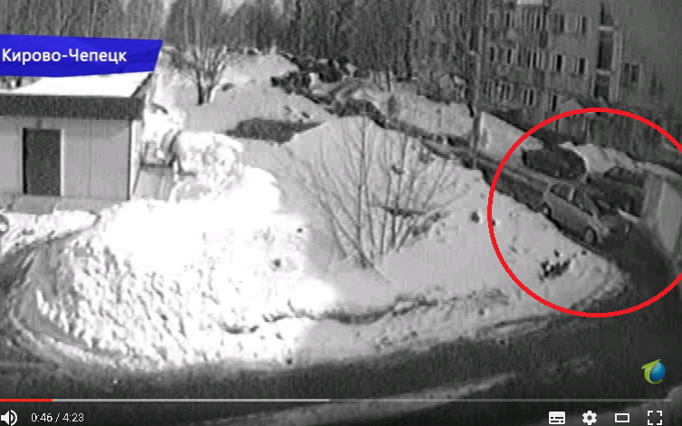 В Чепецке «Газель» наехала на припаркованный Opel и уехала с места ДТП