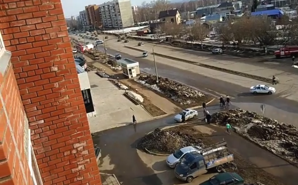 Очевидец: "В Чепецке оцепили территорию у ТЦ "Магнит"