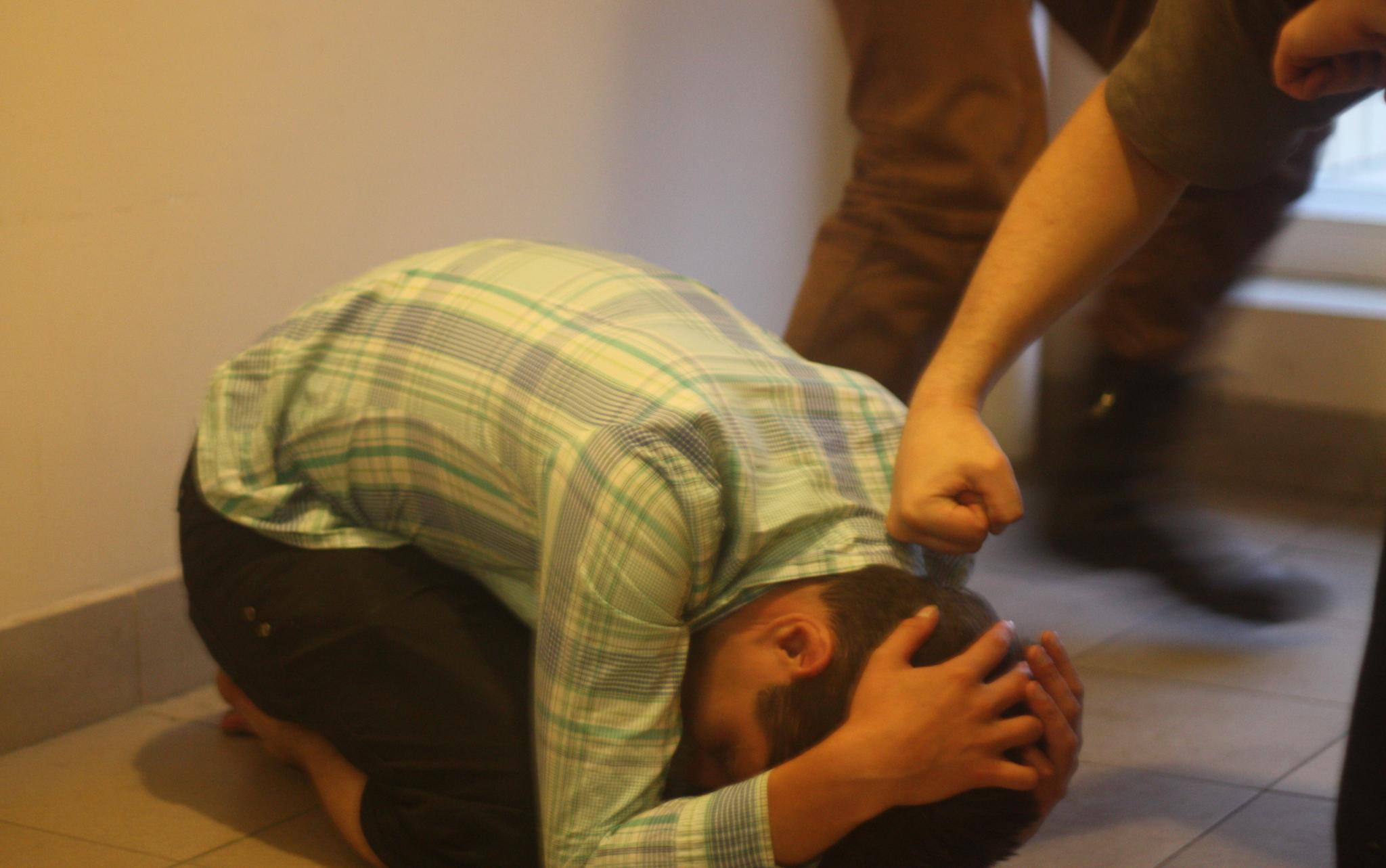 В Чепецке мужчину пригласили в гости и избили до потери сознания