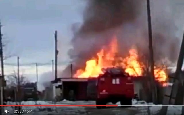 В Чепецком районе сгорел жилой дом: соседей разбудили громкие хлопки