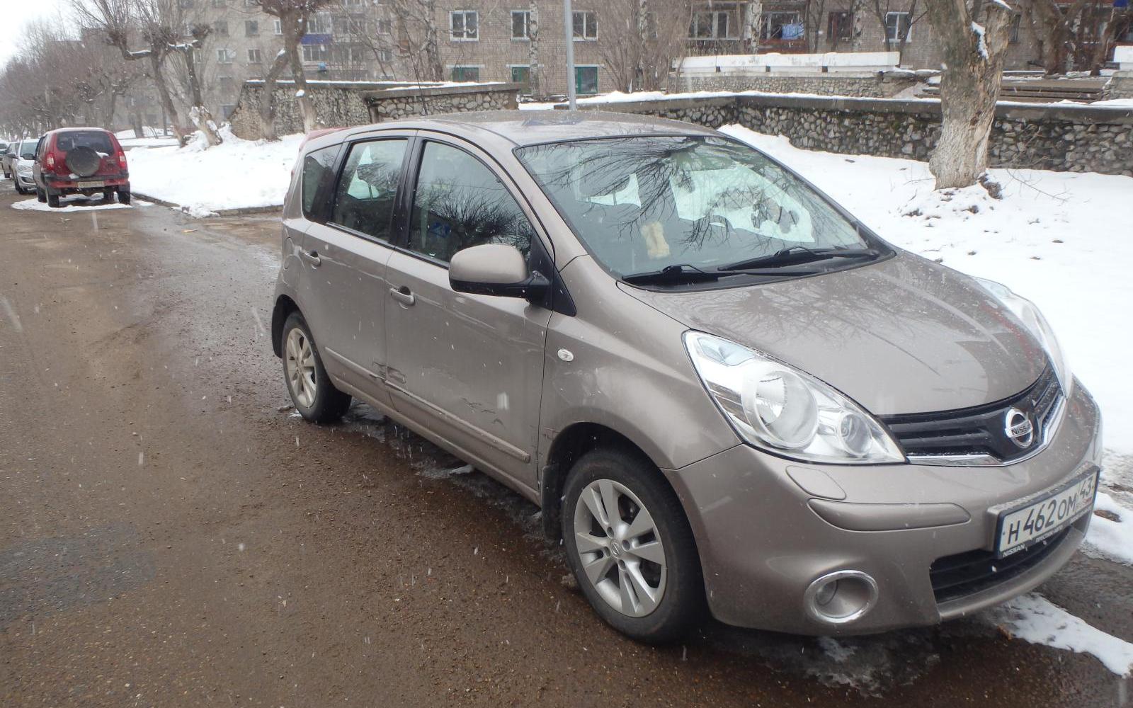 В Чепецке на улице Ленина неизвестный водитель «уценил» иномарку и уехал