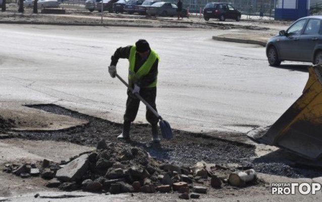 В Чепецке начали ремонтировать дорогу на улице Володарского