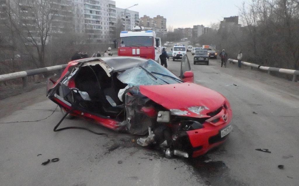 В Чепецке "Mazda" врезалась в ограждение: появилась новая информация о ДТП