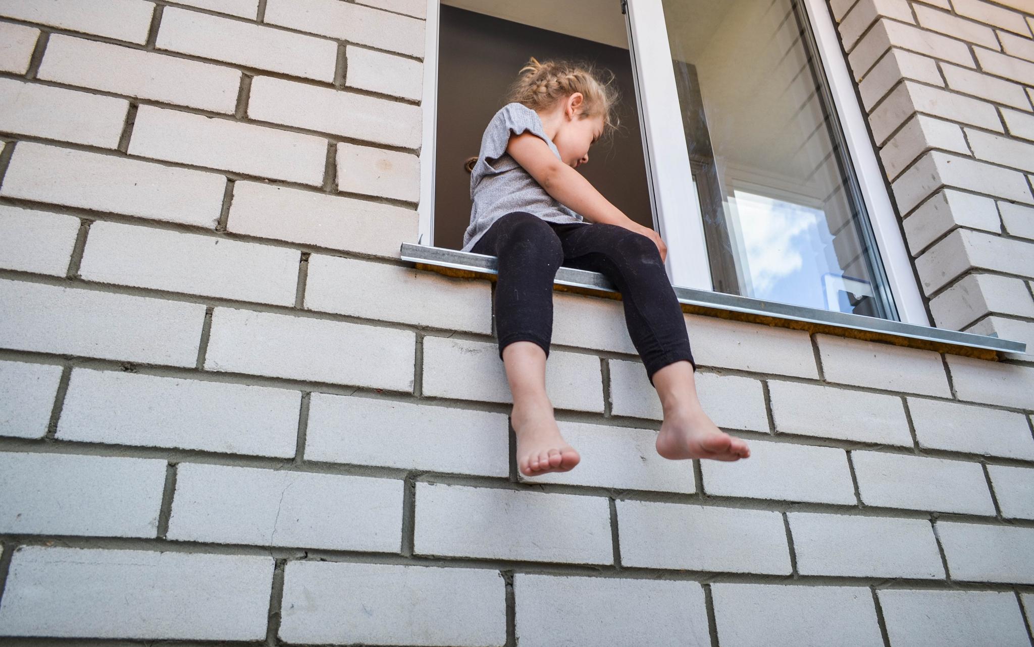 В Чепецке 6-летняя девочка выпала из окна