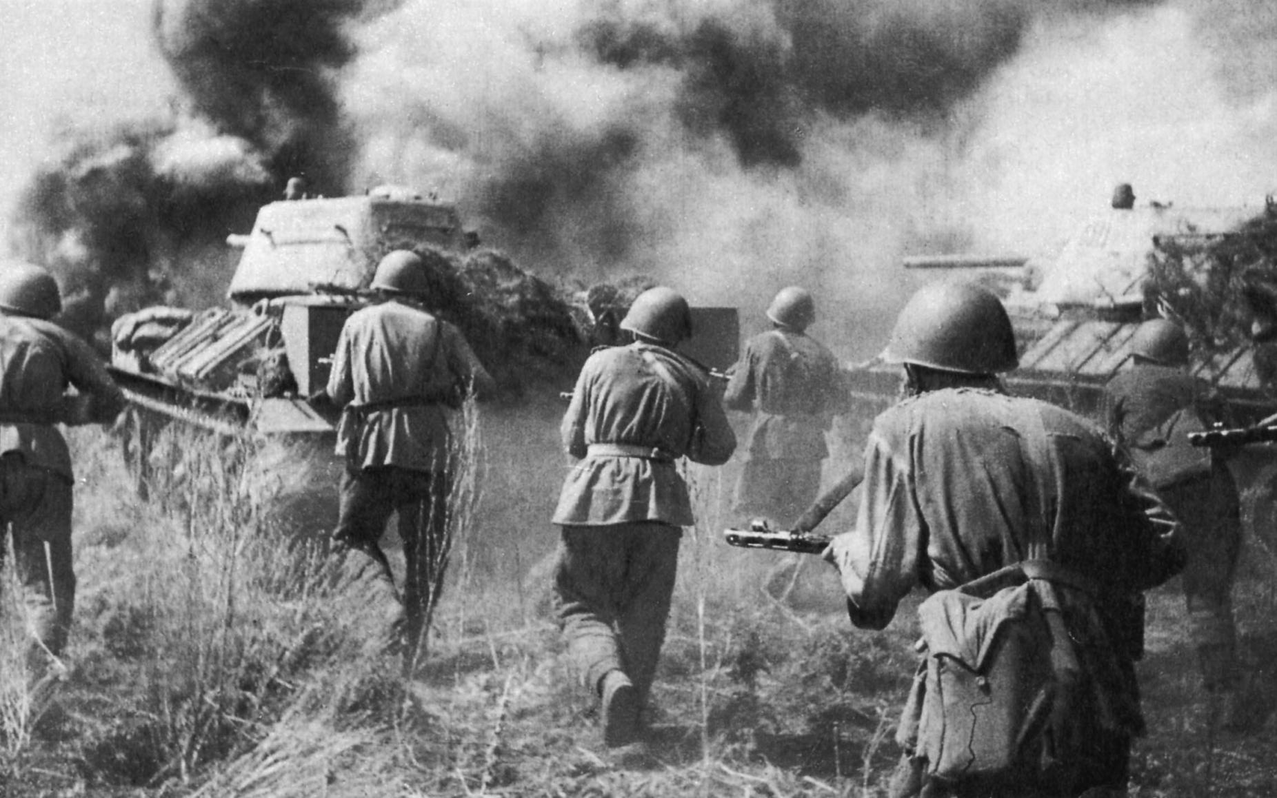 «Немцы толкали одного, а падали десять»: кировчане рассказали о родных на войне