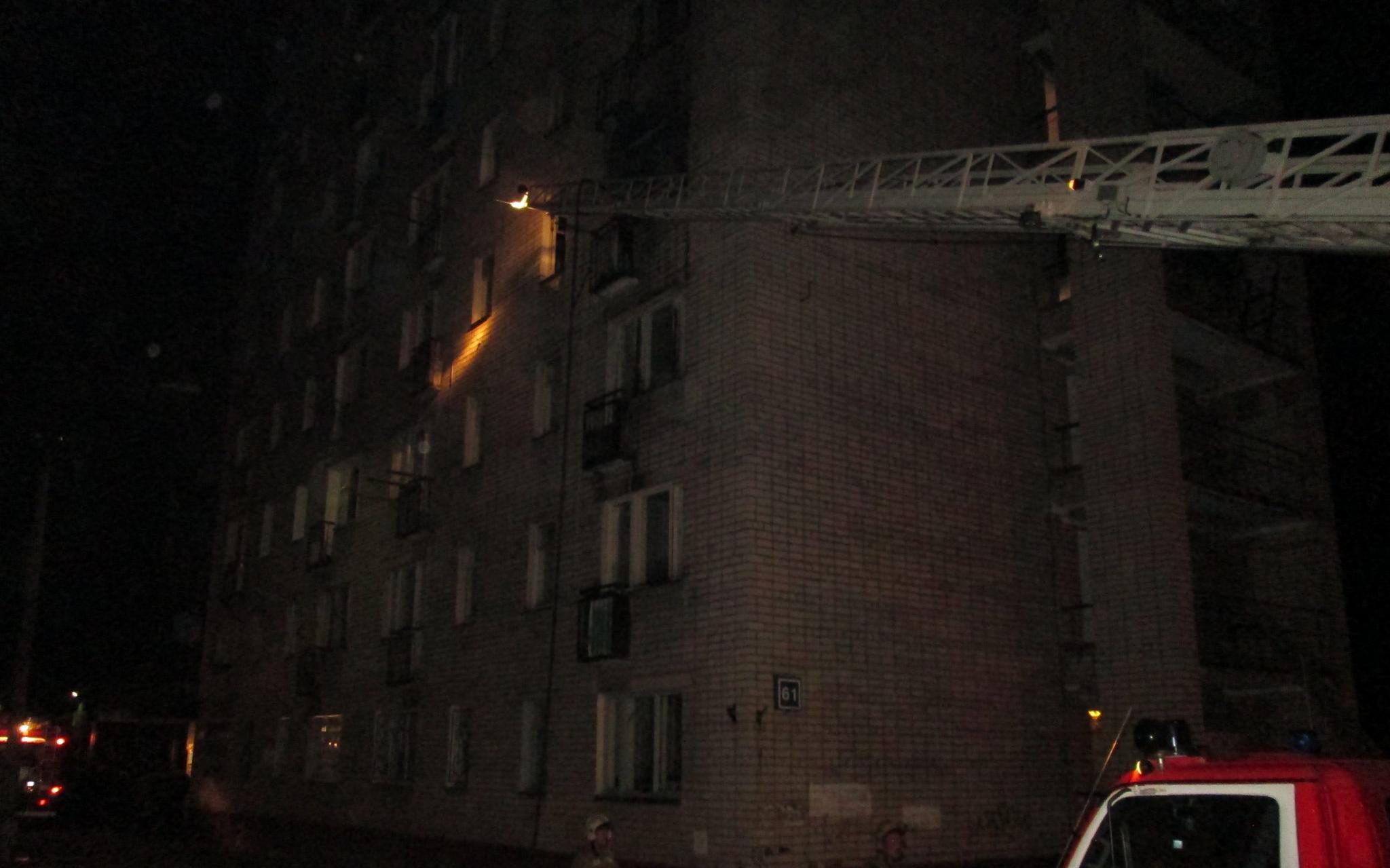 В Чепецке в квартире вспыхнуло пламя: хозяйку с ожогами увезли в больницу