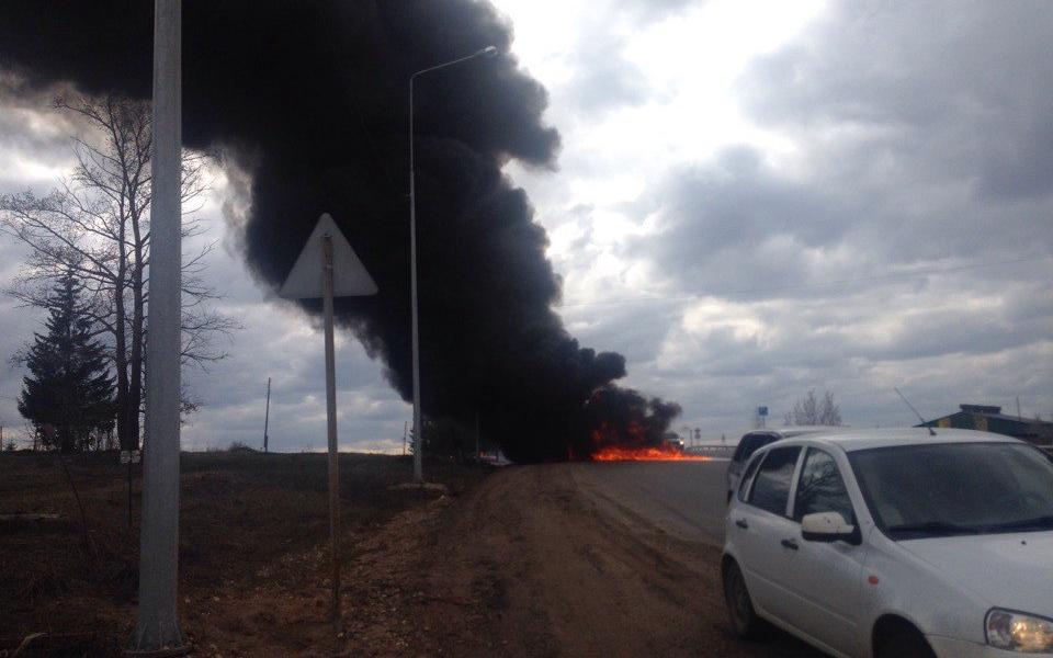 Стала известна причина возгорания грузовика на трассе в Чепецком районе