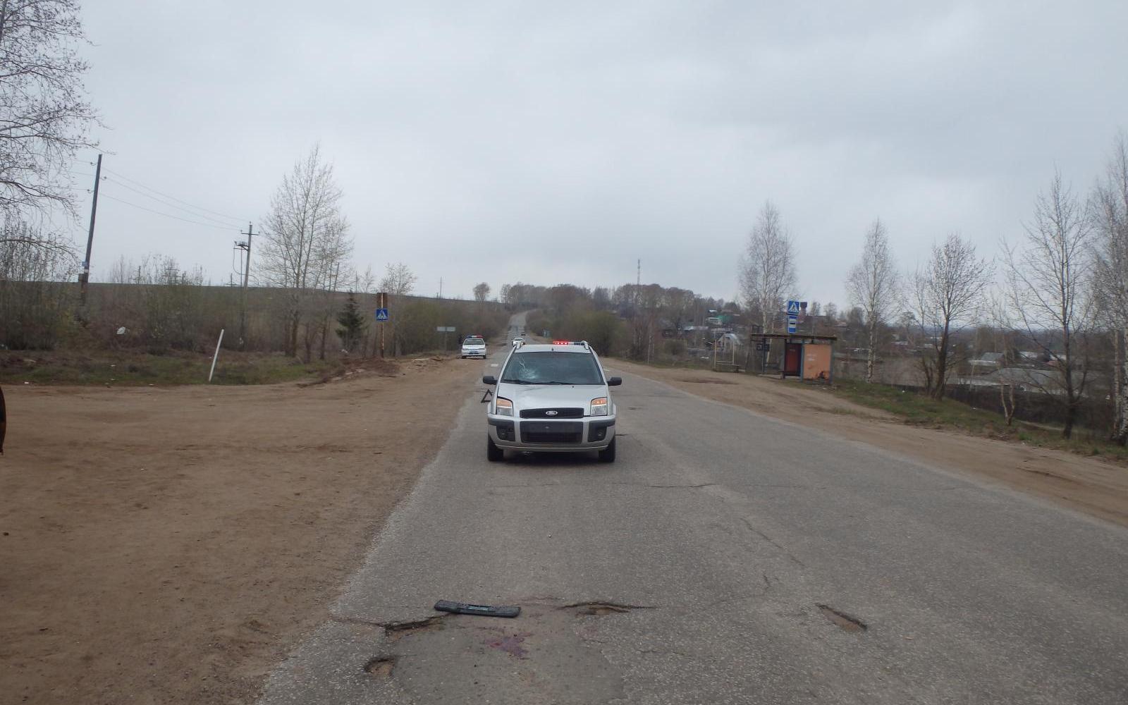 В Чепецком районе водитель сбил женщину: пострадавшую увезли в больницу