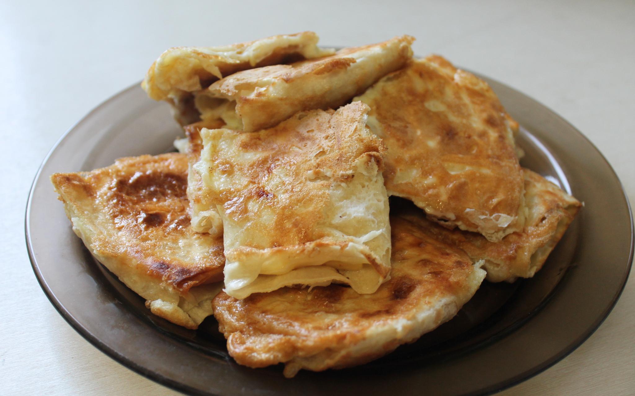 Лаваш в яйце с начинкой: сытный завтрак за 15 минут