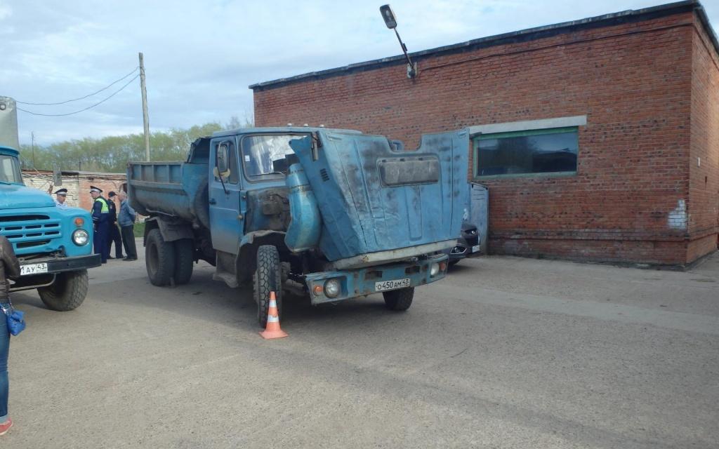 В Кирово-Чепецке грузовик без водителя сбил мужчину