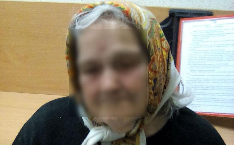 В Кировской области на дороге нашли бабушку, страдающую провалами в памяти