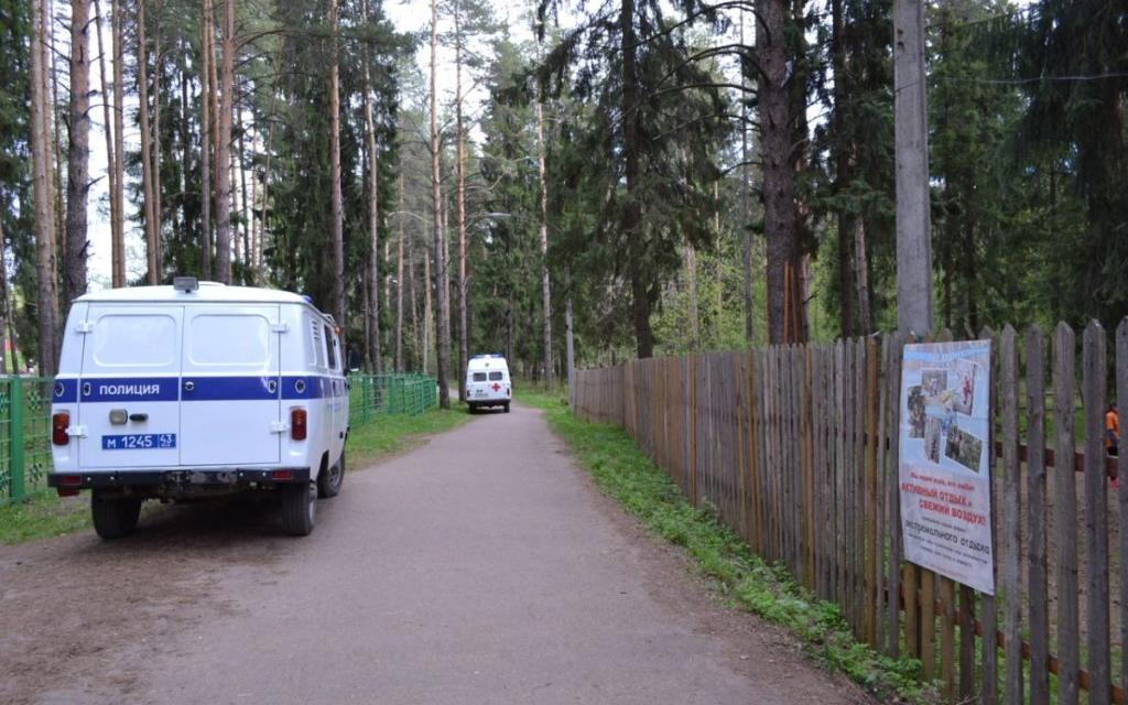 В городском парке в Чепецке нашли тело мужчины