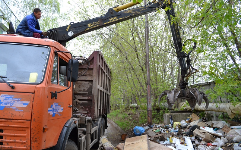 В Кирово-Чепецке с улицы убрали несанкционированную свалку