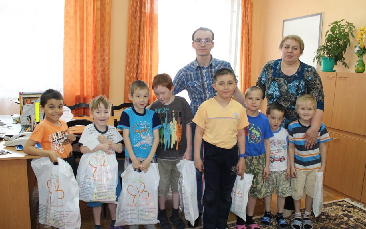 Центры диагностики и лечения «Лайт» поздравили малышей Кирова и Кирово-Чепецка