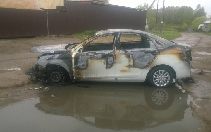 В Кирово-Чепецком районе мужчина поджег авто своего бывшего начальника