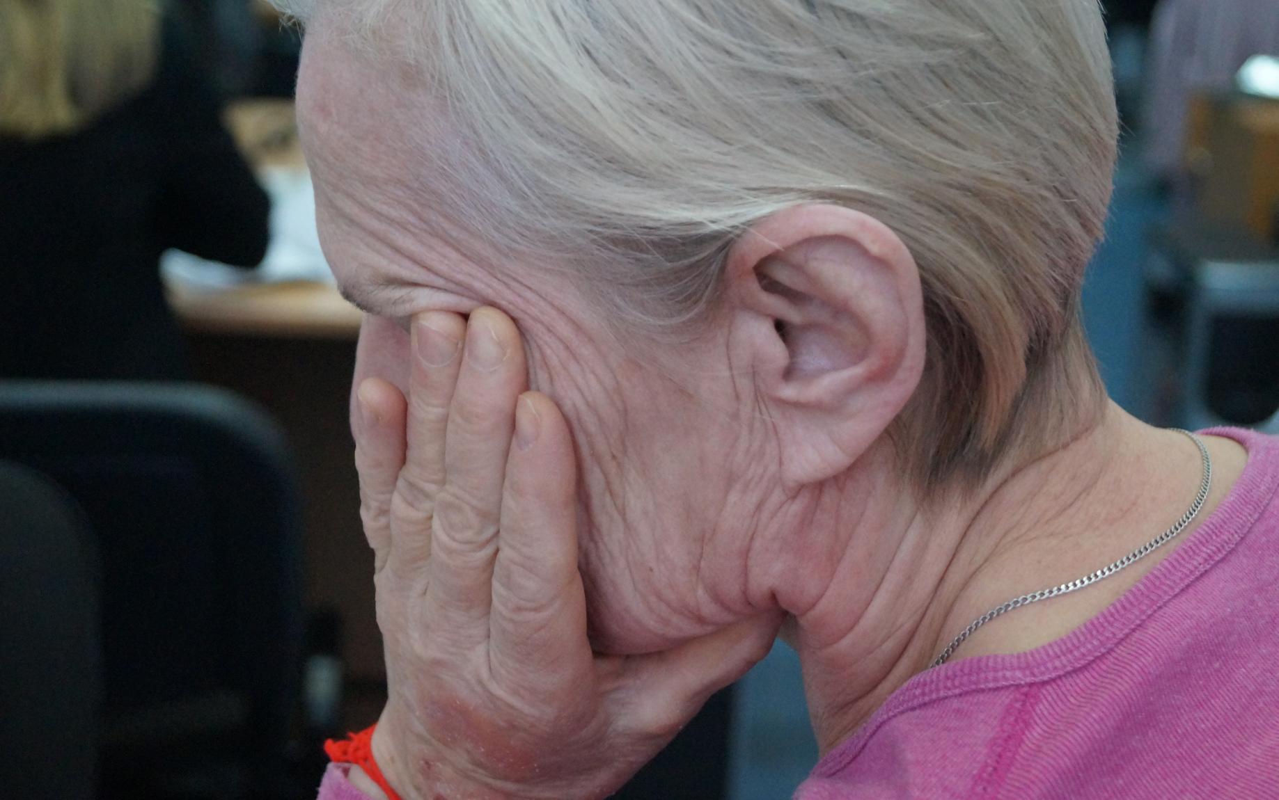 Мужчина уговорил чепчанку купить постельное белье за 48 000 рублей