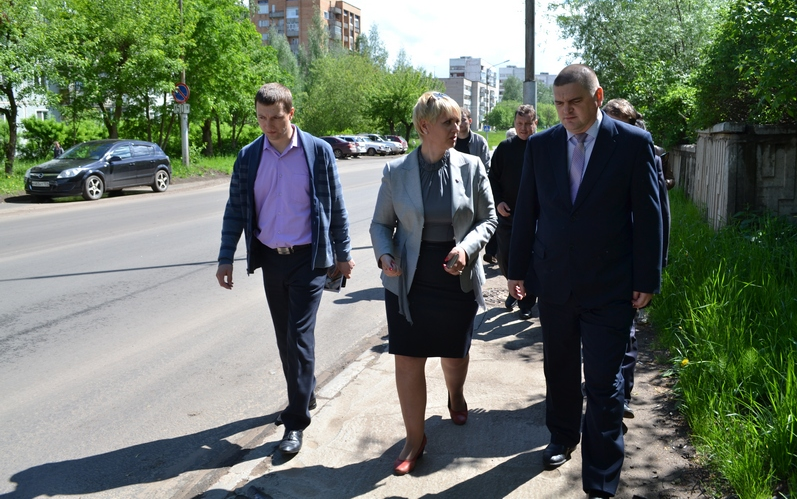 В Чепецке глава мэрии и представители ОНФ проверили качество ремонта дорог