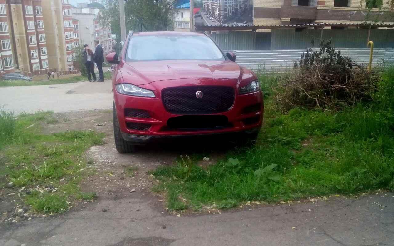 Судебные приставы арестовали у кировчанки Jaguar из-за долгов