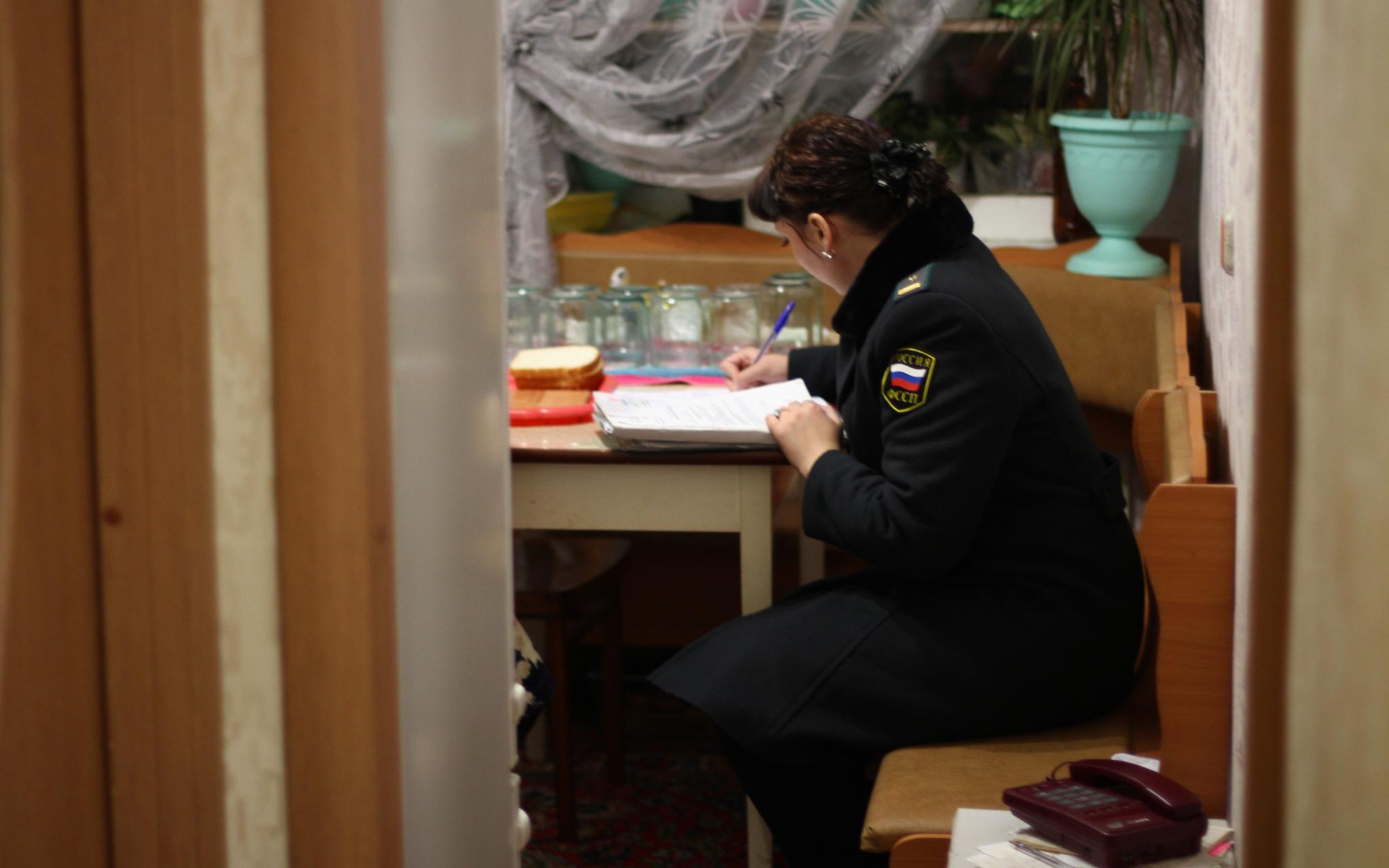 В Чепецке приставы арестовали авто у мужчины, который погасил долг