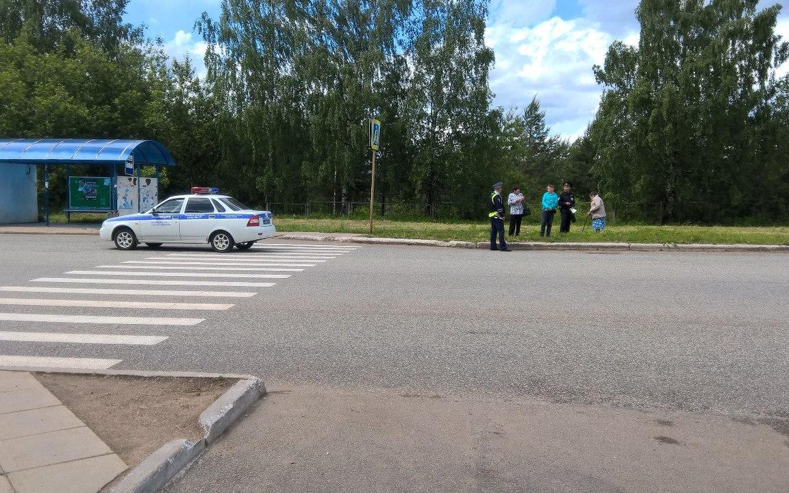 В Чепецке полицейские оцепили участок у остановки в 8 микрорайоне