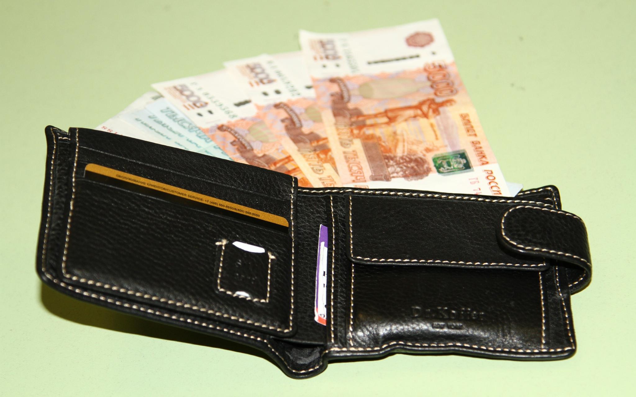 В Кирово-Чепецке двое осужденных пытались дать взятку сотруднику колонии