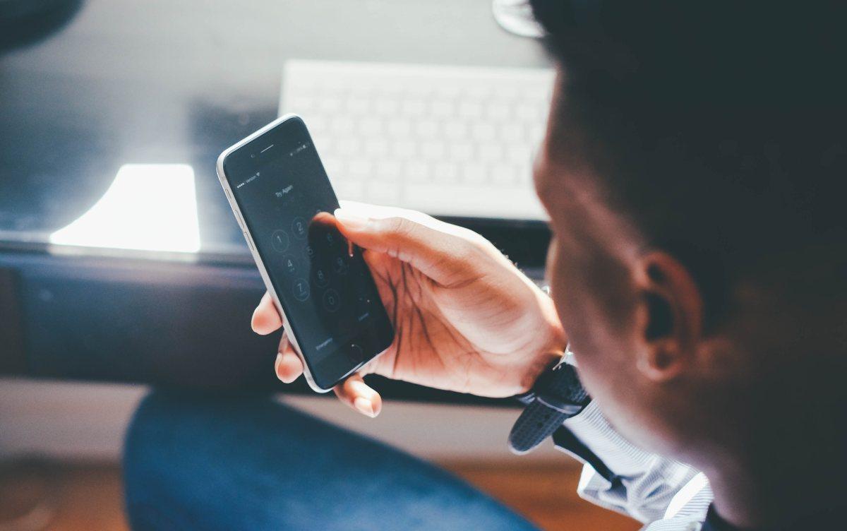 Чепчанин выложил в интернет фотографии голой супруги