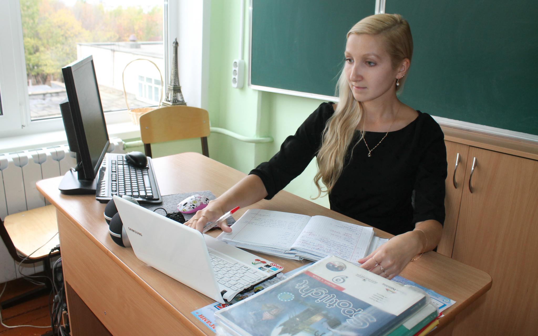 Три учителя из Кирово-Чепецка получат по 200 тысяч рублей