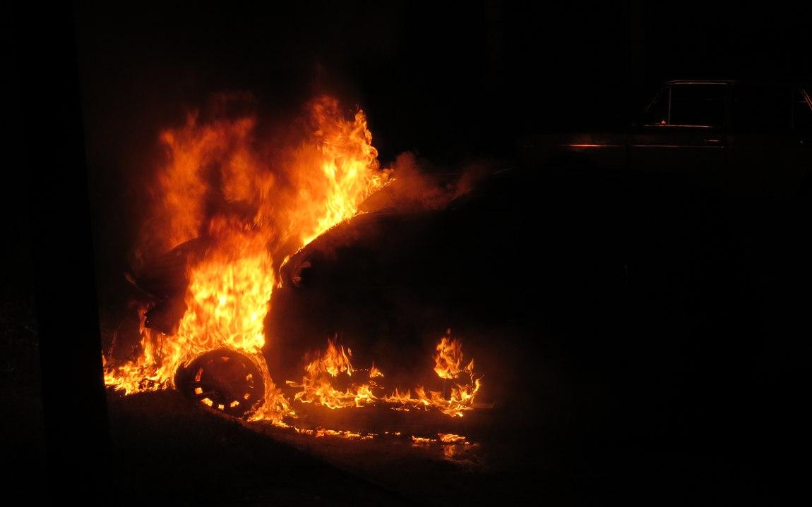 В Кирово-Чепецке ночью сгорела иномарка за 3,5 миллиона рублей