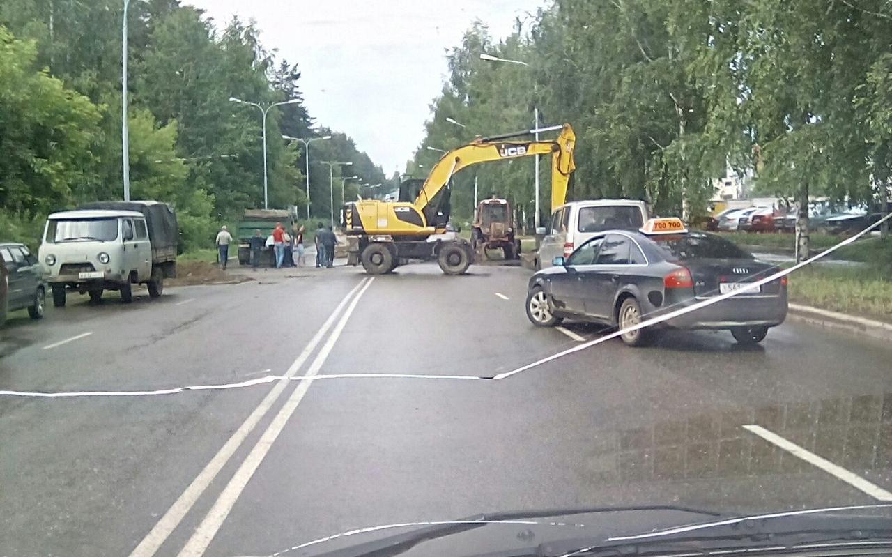 В Кирово-Чепецке из-за коммунальных работ перекрыли центральную улицу