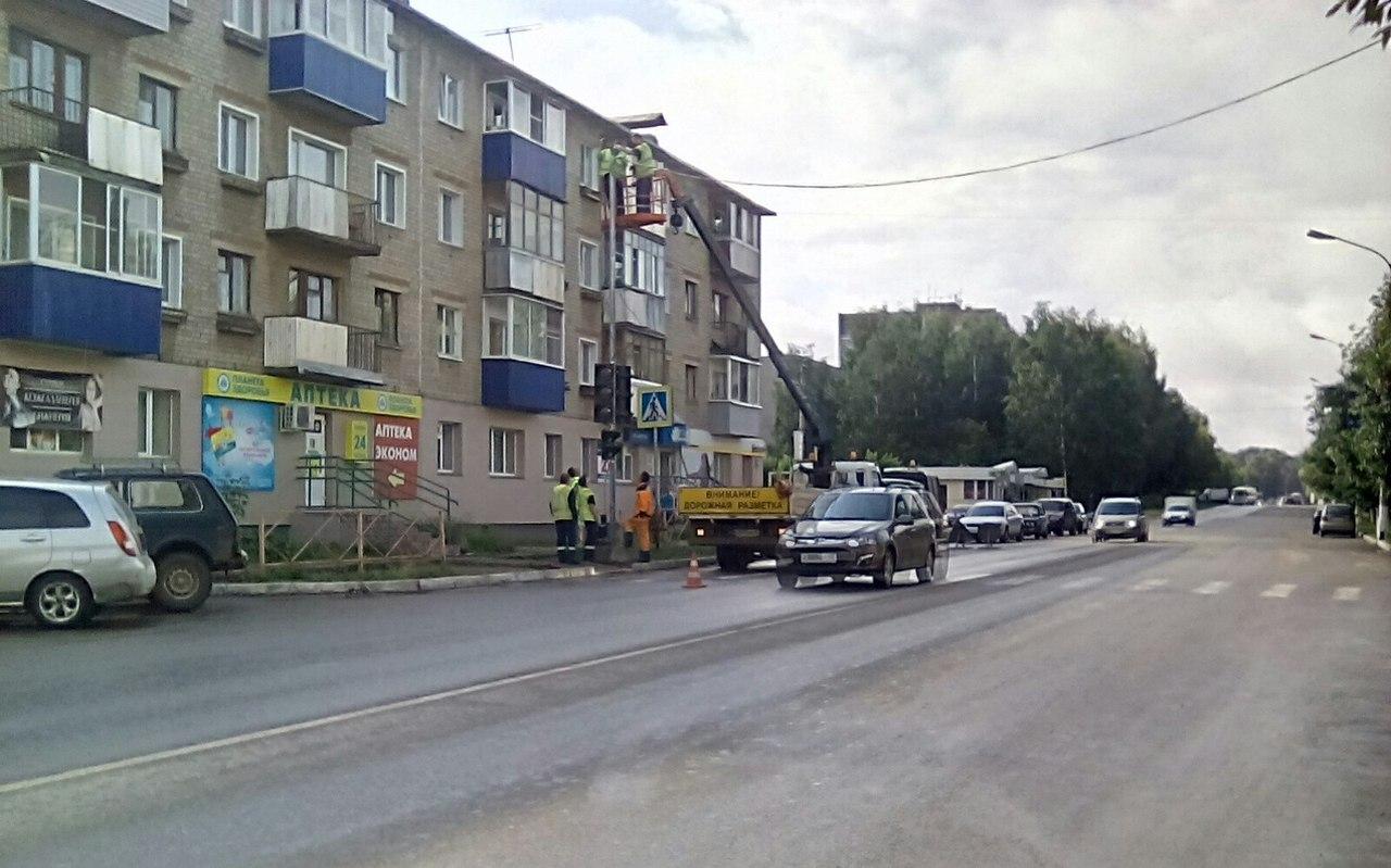 На проспекте Мира устанавливают светофор с кнопочным регулированием