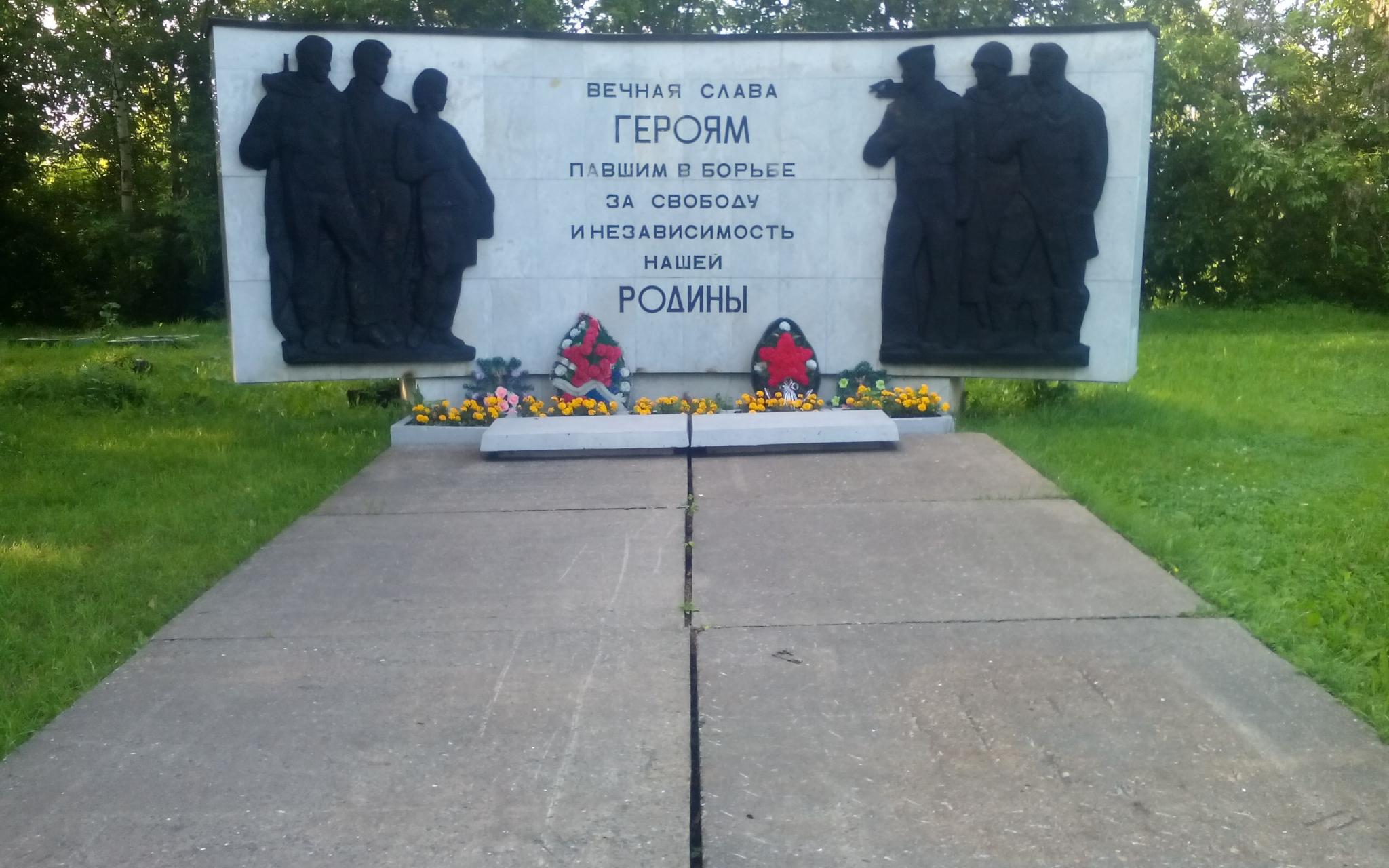 В Чепецке уберут часть плитки у Вечного огня ради велодорожек